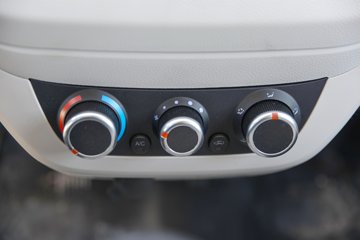 ������Խ��D3 ������ 1.6L���� 122���� ����5�� 3.8�׵�����ʽ΢��ͼƬ