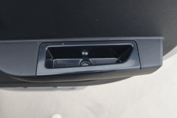 ������Խ��X1 1.6L���� 122���� 5�� 3.035�׵�����ʽ΢��(��˫̥)ͼƬ