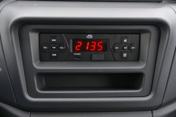 ������Խ��X1 1.6L���� 122���� 5�� 3.035�׵�����ʽ΢��(��˫̥)ͼƬ