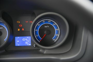 ������Խ��X1 1.6L���� 122���� 5�� 3.035�׵�����ʽ΢��(��˫̥)ͼƬ