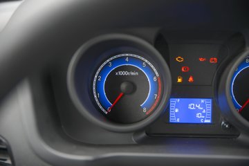 ������Խ��X1 1.6L���� 122���� 5�� 3.035�׵�����ʽ΢��(��˫̥)ͼƬ