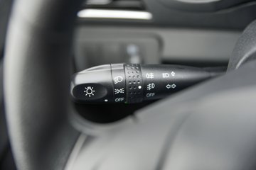 ������Խ��X1 1.6L���� 122���� 5�� 3.035�׵�����ʽ΢��(��˫̥)ͼƬ