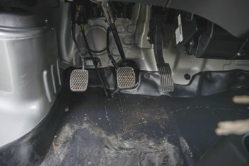 ������Խ��X1 1.6L���� 122���� 5�� 3.035�׵�����ʽ΢��(��˫̥)ͼƬ