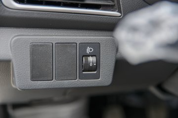 ������Խ��X1 1.6L���� 122���� 5�� 3.035�׵�����ʽ΢��(��˫̥)ͼƬ