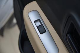 新豹T3 PLUS EV 电动载货车驾驶室图片
