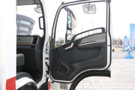 T5&nbsp;电动冷藏车驾驶室图片