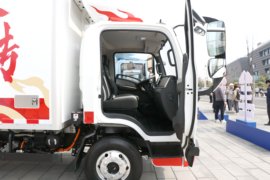 T5&nbsp;电动冷藏车驾驶室图片