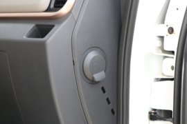 T5&nbsp;电动冷藏车驾驶室图片