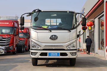 解放虎VN 2.2L柴油 150马力 万里扬6档 3.82米排半栏板轻卡