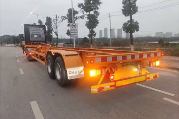闽兴汽车13.95米集装箱运输半挂车