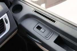 欧曼GTL星翼版&nbsp;牵引车驾驶室                                               图片