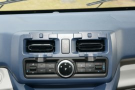 鑫源E3L&nbsp;电动封闭厢货驾驶室图片