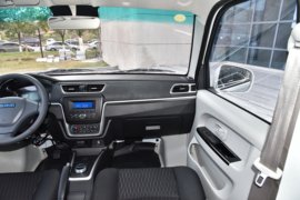 好运&nbsp;电动封闭厢货驾驶室图片