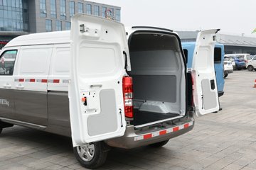 SRM��Դ�º�ʨX30L 2025�� �Ƹ��� 1.6L���� 123���� 2�� ��ջ���ͼƬ