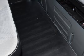 鑫源E3 电动封闭厢货驾驶室图片