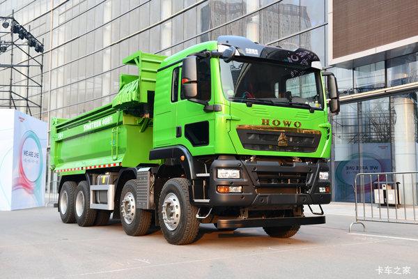 中国重汽豪沃 TX7 PRO 540马力 8X4 中国重汽12档 8.5米自卸车