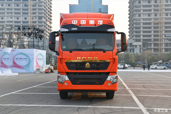 重汽豪沃 HOWO TX7 PRO 经典版 6.9L LNG 290马力 4X2 中国重汽8档 9.6米厢式载货车