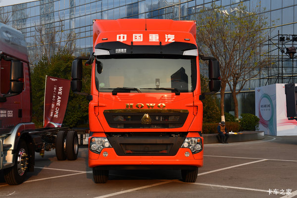 重汽豪沃TX7 Por金标290,手动马力大单桥箱式载货车