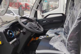 智蓝EX&nbsp;电动载货车驾驶室图片