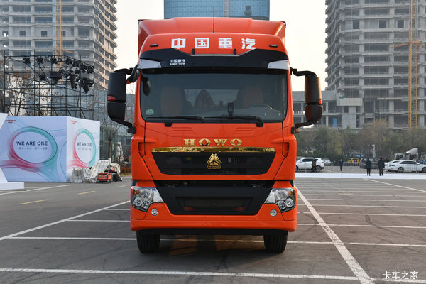 重汽豪沃 HOWO TX7 PRO 旗舰版 330马力 4X2 AMT自动档 6.8米冷藏车
