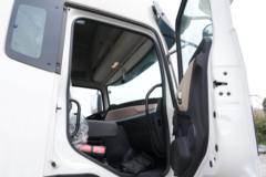 东风商用车 天锦KR PLUS 280马力 4X2 6.8米LNG厢式载货车