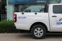 江铃 宝典 2025款 2.5T柴油 160马力 自动两驱 标轴双排皮卡