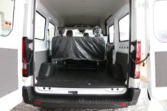 江铃汽车 全顺T8 2024款 多功能版 174马力 2.3T柴油 6座 短轴中顶轻客