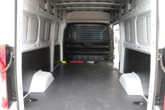 江铃汽车 E福顺 2025款 盲窗版 3T 2座 5.185米纯电动中轴中顶封闭货车41.86kWh