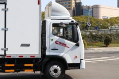 东风多利卡康路威宽体 195马力 4X2 4.2米冷藏车