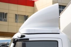 东风多利卡康路威宽体 195马力 4X2 4.2米冷藏车