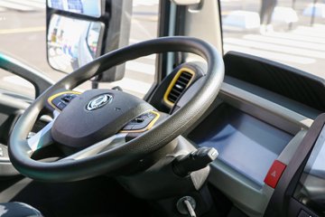 �����������·������ 195���� 4X2 4.2����س�ͼƬ