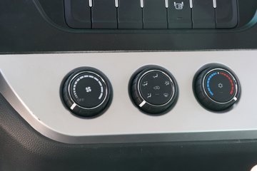 �����������·������ 195���� 4X2 4.2����س�ͼƬ