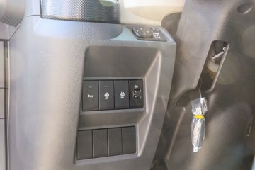 �����������·������ 195���� 4X2 4.2����س�ͼƬ