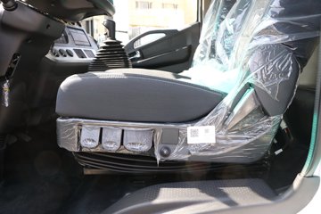 �����������·������ 195���� 4X2 4.2����س�ͼƬ