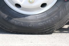 东风多利卡康路威宽体 195马力 4X2 4.2米冷藏车