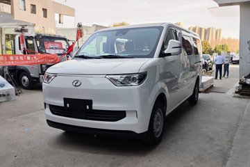 瑞驰EC75 2025款 智行超充版先锋型Ⅱ 6座 纯电动轻客 宁德时代50.1kWh