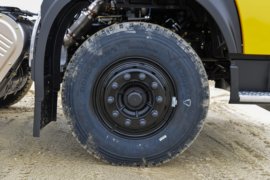 东风天龙KL&nbsp;电源车底盘图片