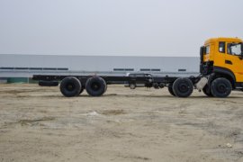 东风天龙KL&nbsp;电源车底盘图片