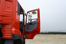 东风天龙KC&nbsp;随车吊驾驶室图片