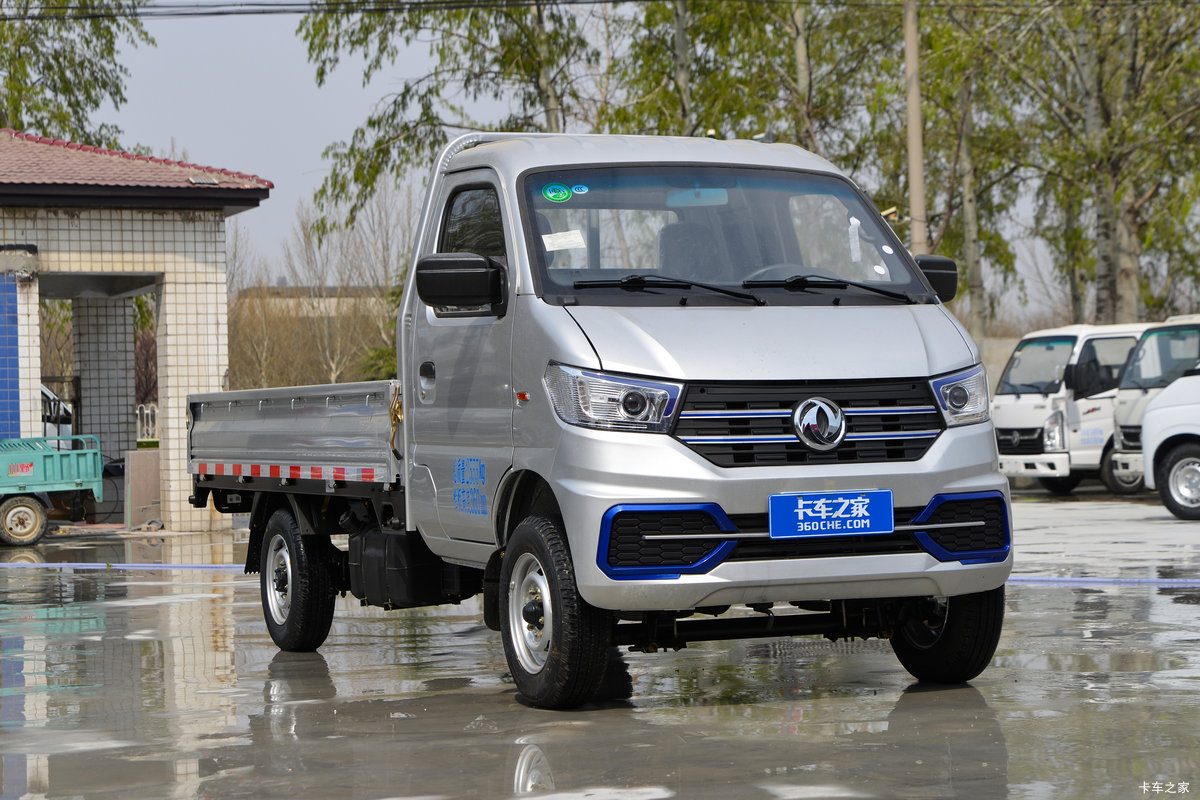 东风小霸王W08 1.2L汽油 91马力 5档 3.05米单排栏板微卡(新外观)
