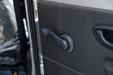 ���� С����W08 1.3L 91���� ���� 2.5��˫������С��(��̥)ͼƬ