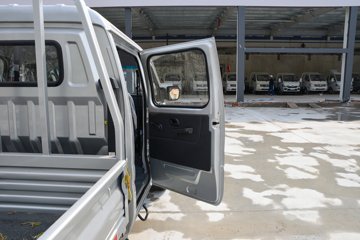 ���� С����W08 1.3L 91���� ���� 2.5��˫������С��(��̥)ͼƬ
