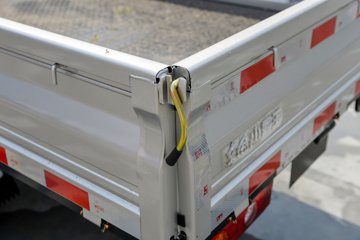 ���� С����W08 1.3L 91���� ���� 2.5��˫������С��(��̥)ͼƬ