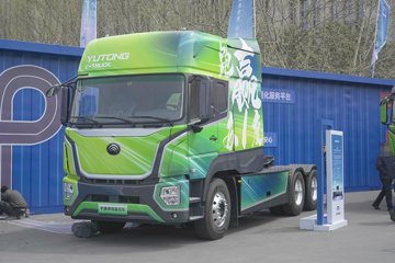 宇通重卡T系列 6X4 纯电动牵引车 801kWh