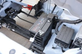 睿立达V7 电动封闭厢货外观图片