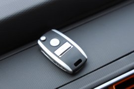 睿立达V7 电动封闭厢货驾驶室图片