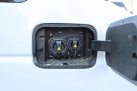 睿立达V7 电动封闭厢货底盘图片