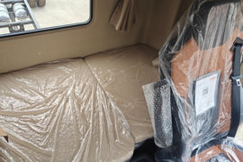 龙骁 载货车驾驶室                                               图片