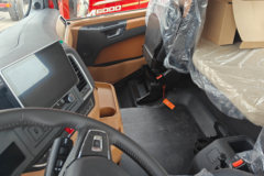 陕汽康明斯 龙骁H 7.0L柴油 350马力 4X2 AMT自动档 9.5米翼展式载货车