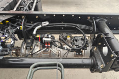 陕汽康明斯 龙骁H 7.0L柴油 350马力 4X2 AMT自动档 9.5米翼展式载货车